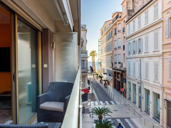 CANNES – CARRÉ D’OR – 3 PIÈCES – APERÇU MER