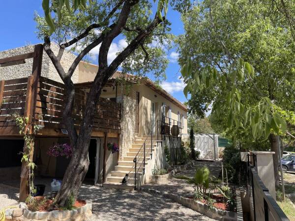 Maison Provençale, 3 chambres, au Charme Authentique avec Piscine et Performances Énergétiques Optimales à Montfort-sur-Argens