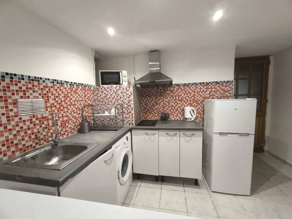 F2  proche de la promenade des anglais et Fac de lettre proche Mer