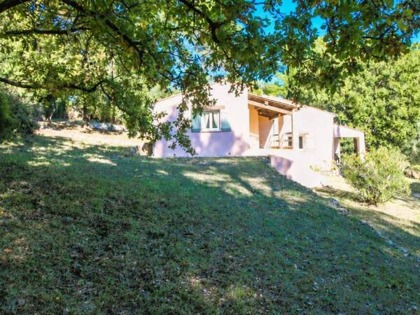 Villa sur 2190m² à Figanières.
