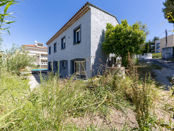Maison  - Villa  - 6 pièces  - 214.0 m² -  970 000 € - À vendre 