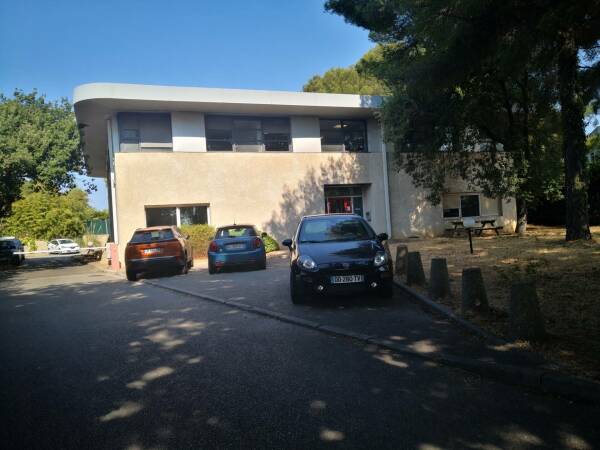 A louer la Seyne immeuble de bureaux / locaux 780 m2