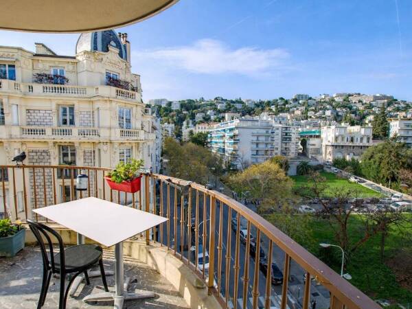 Appartement  - 4 pièces  - 84.65 m2 -  389 000 € - À vendre 