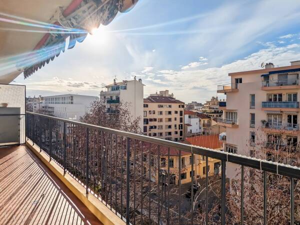 Appartement  - 2 pièces  - 59.0 m2 -  250 000 € - À vendre 