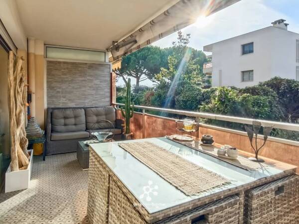 ANTIBES – AMES DU PURGATOIRE - Beau 2 pièces - Grande terrasse - Garage - Piscine