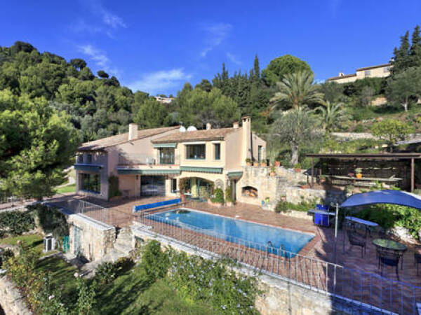 Maison  - 5 pièces  - 210.0 m2 -  4 000 000 € - À vendre