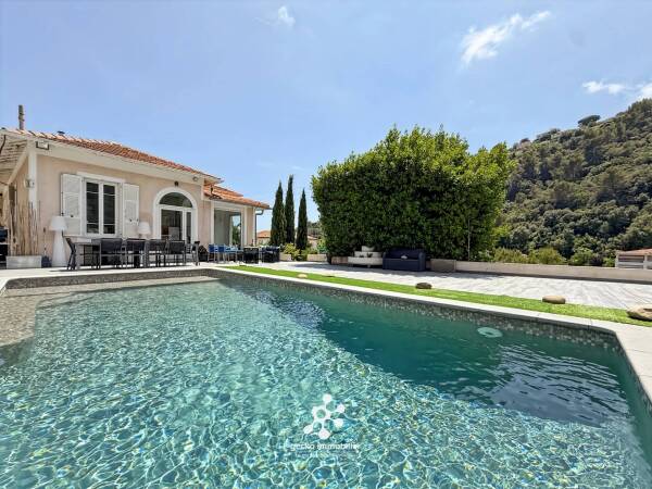 NICE – MAISON MITOYENNE AVEC PISCINE