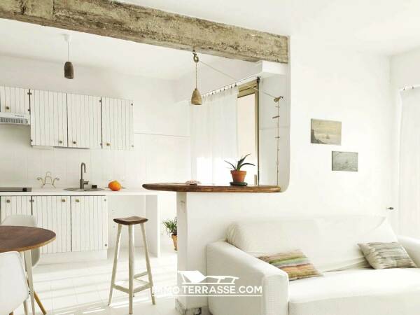 Nice Fleurs beau 2P lumineux avec balcon