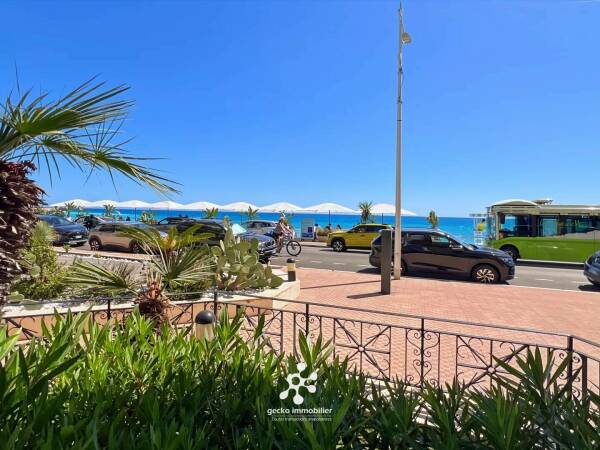 MENTON - Studio avec terrasse - Front Mer - Vue Mer