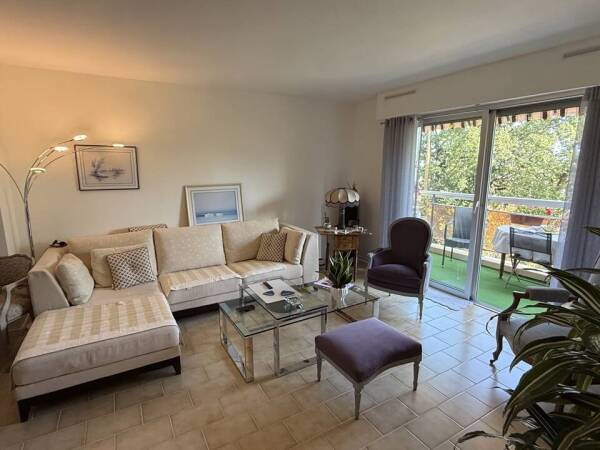 Viager Occupé Fréjus 83600 - Bouquet 99 990€ - Appartement Terrasse Sud & Parking