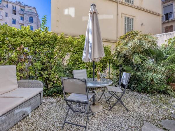 Appartement  - 2 pièces  - 25.24 m² -  235 000 € - À vendre 