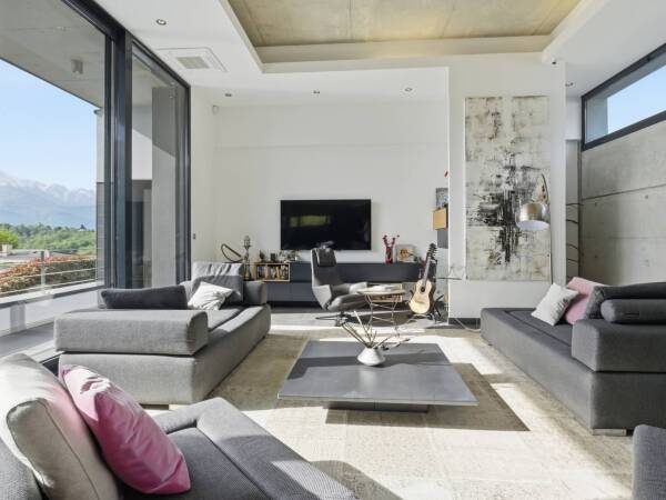 Propriété d'exception de 296 m² environ, au calme , vue sur la chaine de Belledonne.