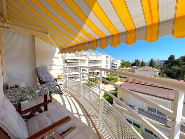 CAGNES SUR MER - Appartement 3 pièces, avec balcon et box fermé