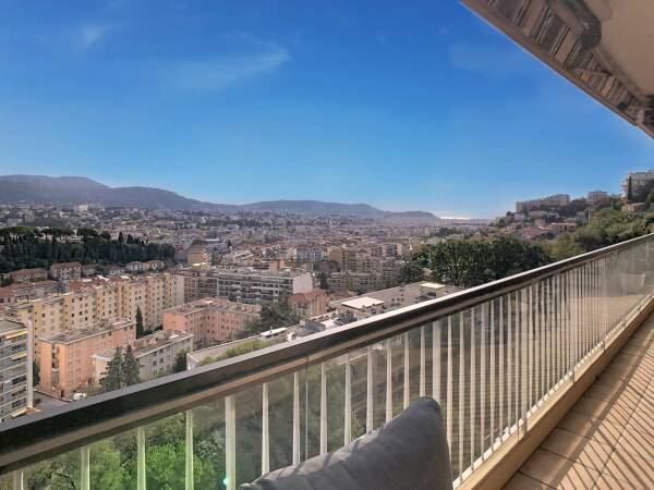 Appartement  - 4 pièces  - 100.0 m2 -  720 000 € - À vendre 