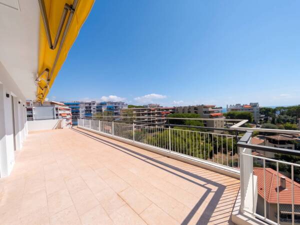 Appartement  - 4 pièces  - 78.4 m² -  790 000 € - À vendre 