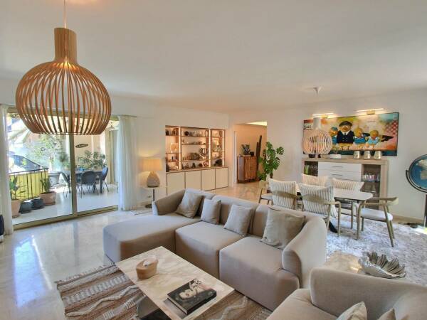 Appartement  - 4 pièces  - 142.57 m2 -  1 875 000 € - À vendre 