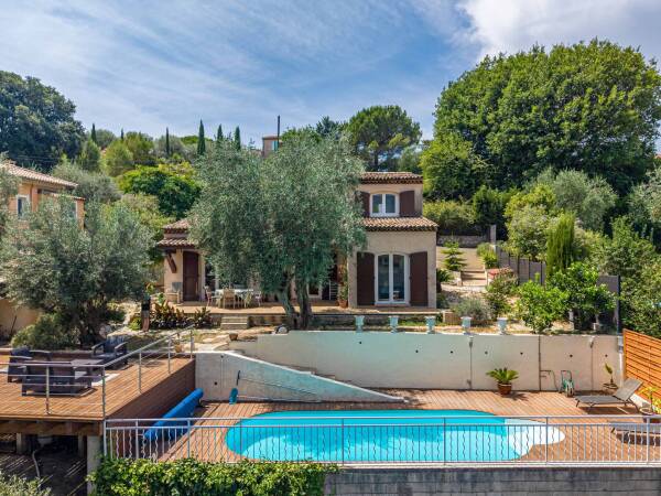 Maison  - Villa  - 4 pièces  - 102.0 m² -  759 000 € - À vendre 