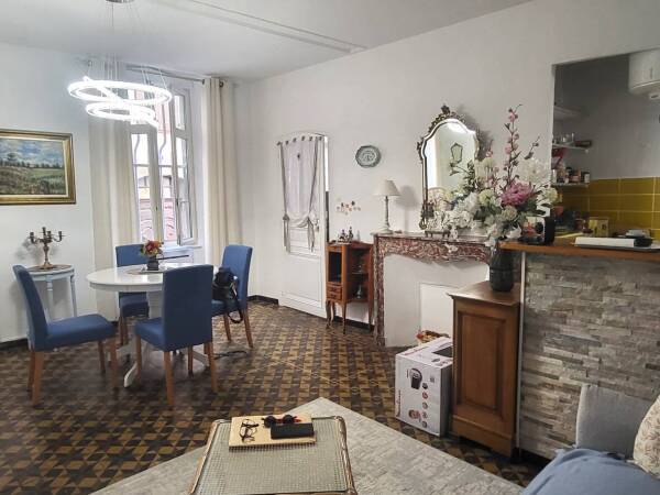 Studio d'environ 30m²dans centre village.