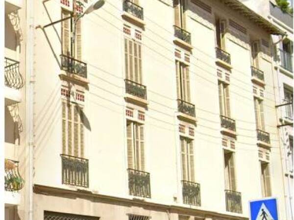 Toulon - Immeuble de 715 m2 - Logement étudiant - Habitation ou bureau.