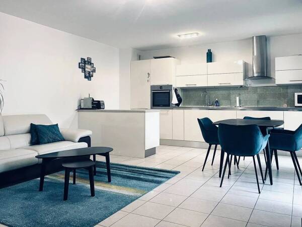 Appartement 3 pièces à vendre a Cagnes sur mer avec terrasse, parking et garage