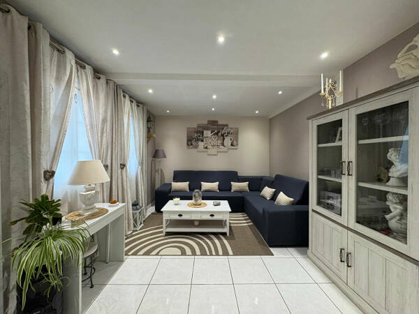 À 10min de Beauvais  Maison de 95 m2  + dépendance