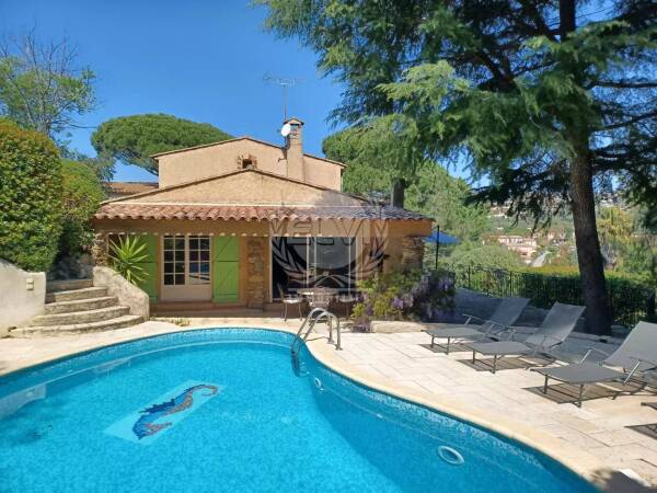 LOCATION SAISONNIERE - VILLA PISCINE 8 PERSONNES PROCHE PLAGE ET CENTRE VILLE STE MAXIME