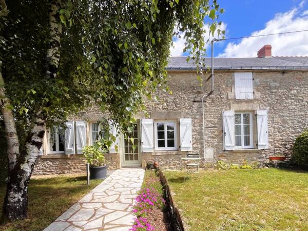 Maison en pierre de taille, viager occupé à CORDEMAIS