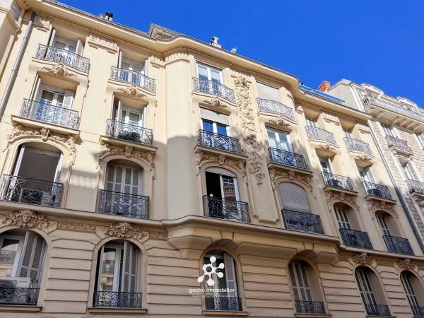 NICE - CARRÉ D'OR/NEGRESCO - Appartement 3 pièces - rénové
