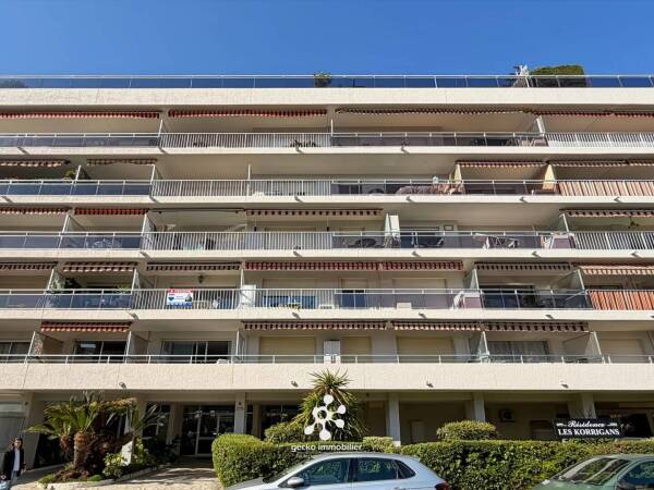 Saint Laurent du var - Vespin - 3/4 pièces avec terrasse en front de mer