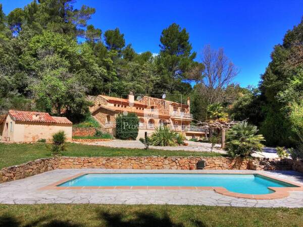 Magnifique maison de 158,7 m² à Aups avec piscine