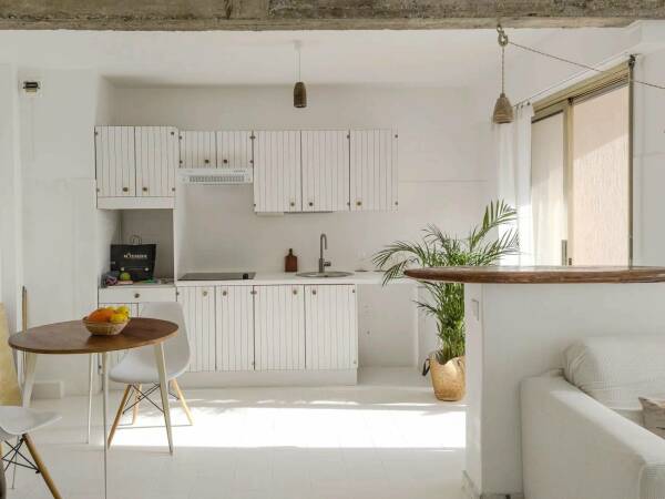 Nice Fleurs beau 2P lumineux avec balcon