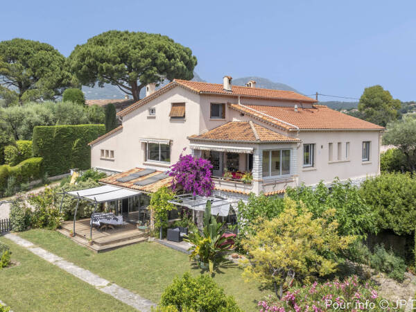 Nue Propriété sur Appartement F4/5 (124m²) dans petite copropriété à Vence 06140 avec Piscine.
