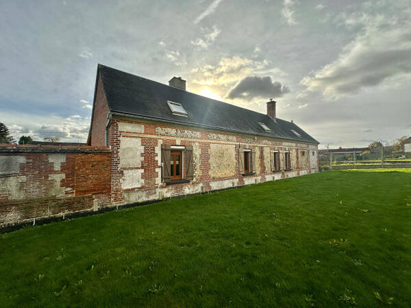 Longère avec potentiel sur un terrain de 2130m²