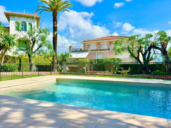 Appartement  - 2 pièces  - 45.68 m² -  299 000 € - À vendre 