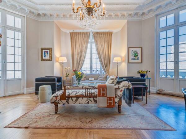 Appartement  - 5 pièces  - 146.73 m² -  1 250 000 € - À vendre 