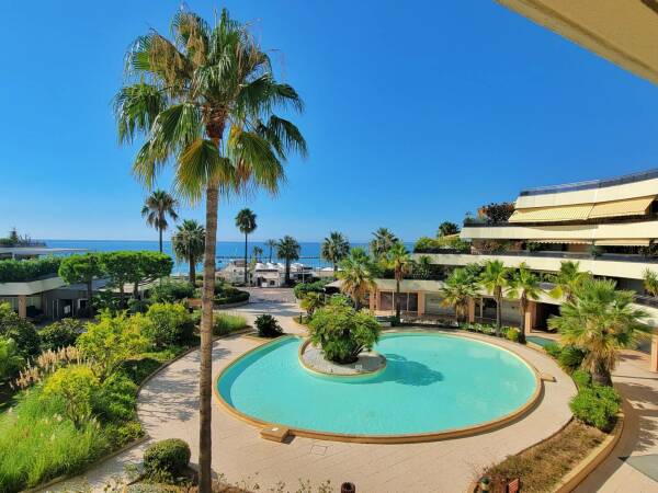 Appartement à Saint-Laurent-du-Var (06700)