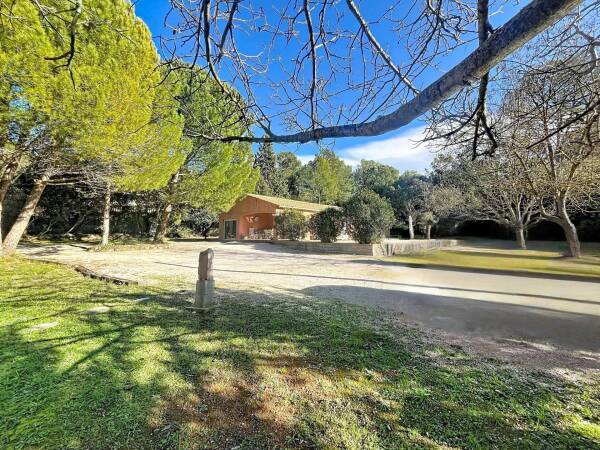 Villa de standing et son vaste parc paysagé