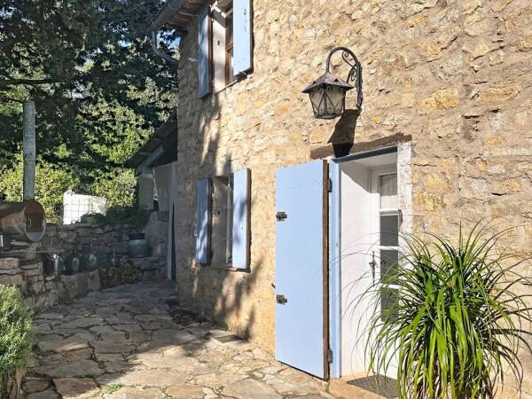 Splendide Bastide de 1865 avec gîte et 5,5 hectares de terrain, vue panoramique