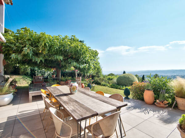 Maison  - 6 pièces  - 204.83 m2 -  3 300 000 € - À vendre 