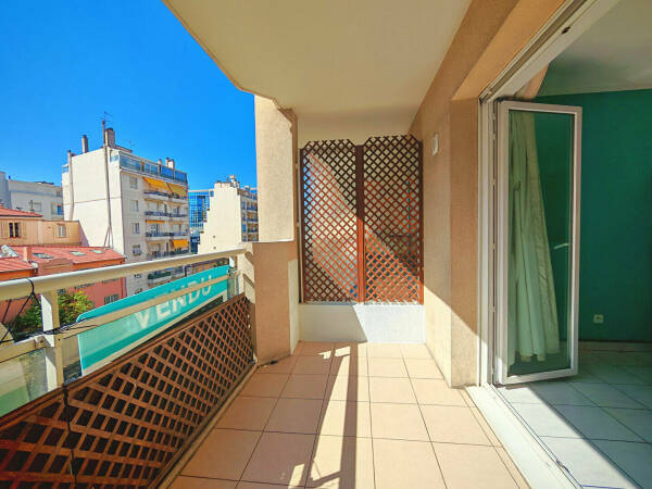 Appartement  - 2 pièces  - 46.65 m2 -  240 000 € - À vendre 