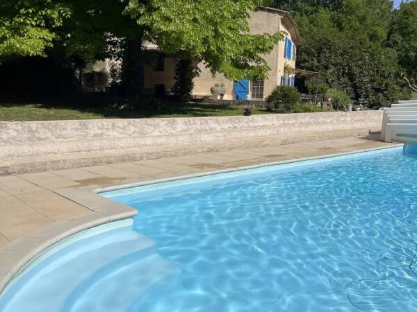 SALERNES Propriété à fort potentiel locatif : 3 maisons et appartement indépendant