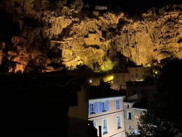 COTIGNAC Vue exceptionnelle pour ce duplex + studio indépendant