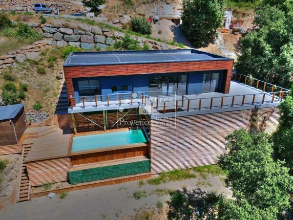 Salernes, Maison d’architecture moderne en bois – Vue campagne avec piscine