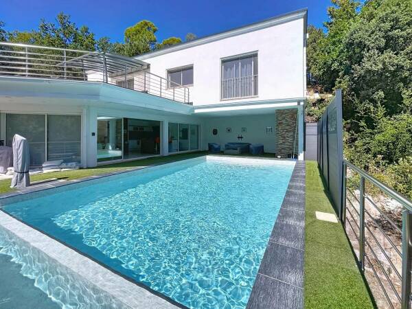 Villa contemporaine 4 chambres avec piscine, double garage, au calme absolu, vue Golf