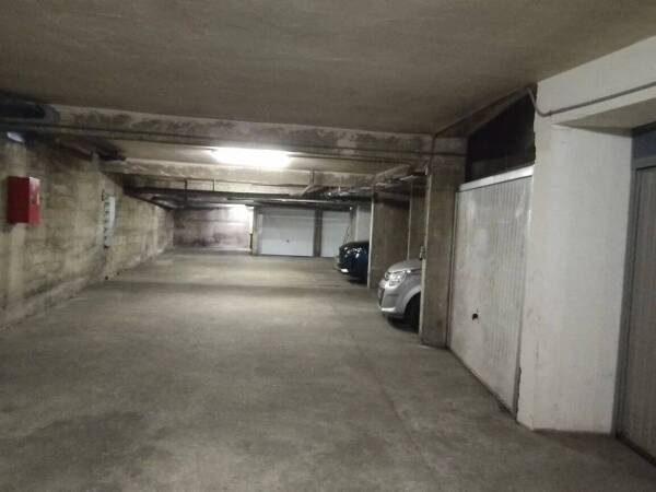 NICE GORBELLA  GARAGE FERME