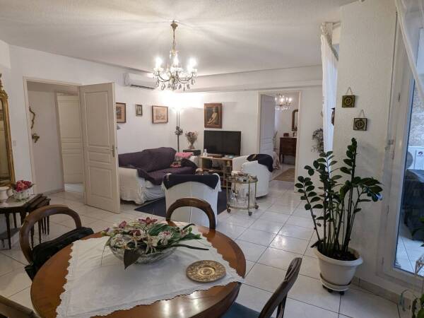 VIAGER OCCUPÉ A BÉZIERS