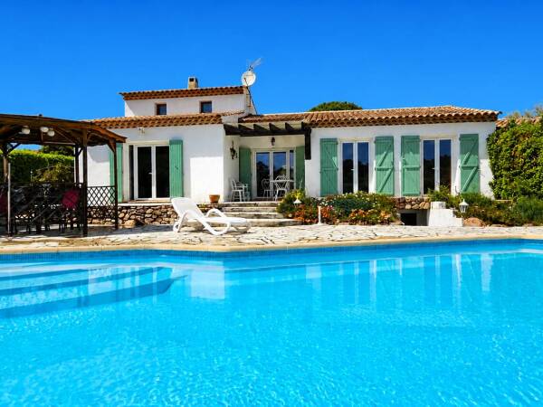 Villa avec piscine en impasse à Roquebrune Sur Argens