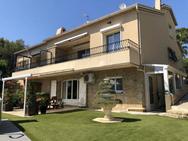 LA DONICARDE - 2 APPARTEMENTS T4+T6 dans VILLA + de 200m² habitables et 700m² environ de Terrain