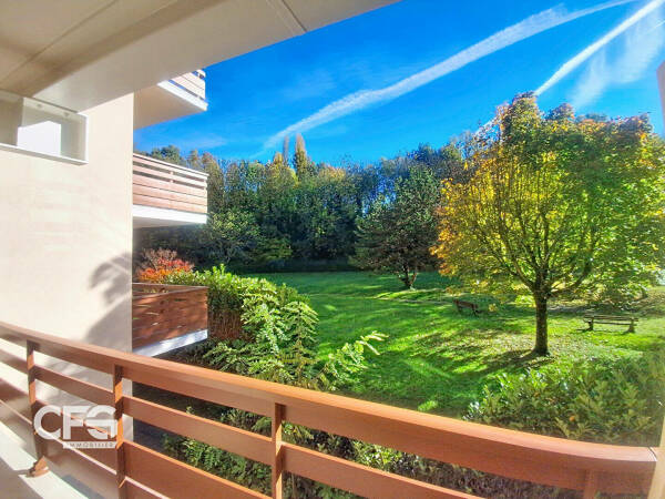 T3 traversant refait à neuf , vue sur parc