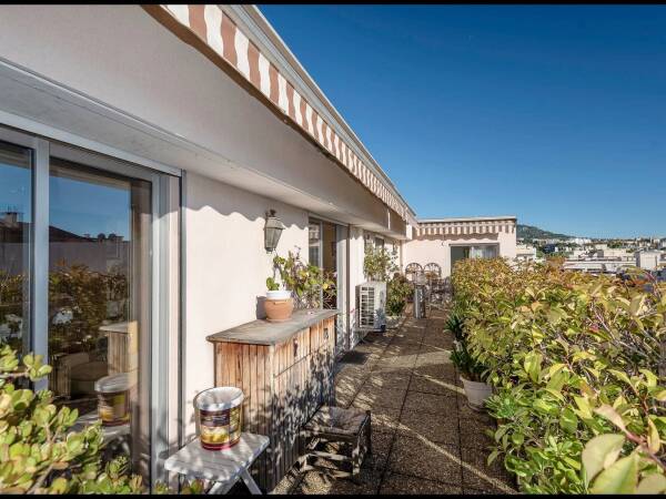 Appartement  - 6 pièces  - 155.48 m2 -  795 000 € - À vendre 